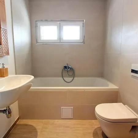 Appartement Luxury Two-story Loft Near Old Town - Private Garage & Balcony